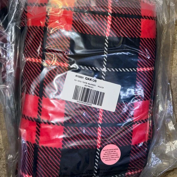 Victoria’s Secret Plaid Tote Weekender Bag And Cozy Sherpa Blanket Set - Picture 8 of 8